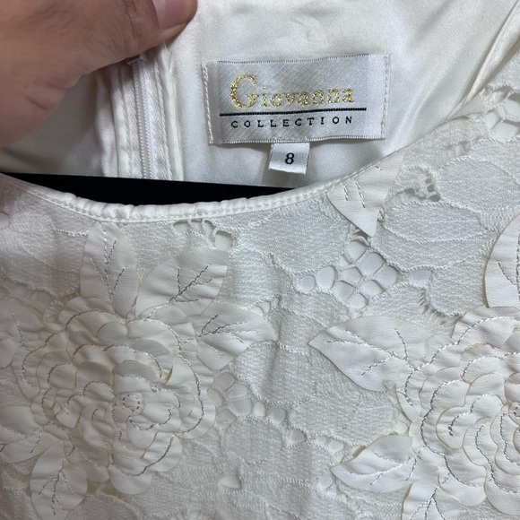 Giovanna Collection white lace with leather flowers - Picture 4 of 6